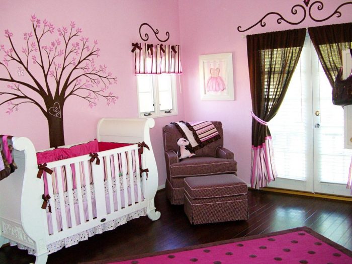 How to decorate baby room wall