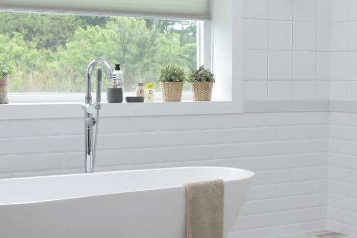 How to decorate bathroom window sill