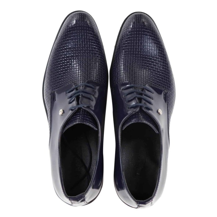 Mens dress shoe lace pattern